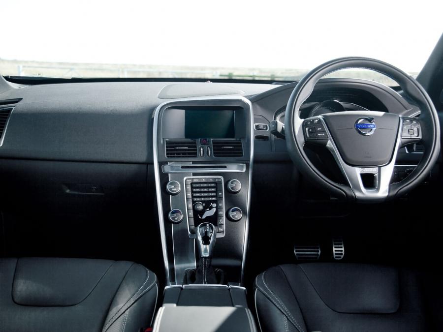  Volvo XC60 R-Design 2013 года  (UK) (фото 3 из 9)